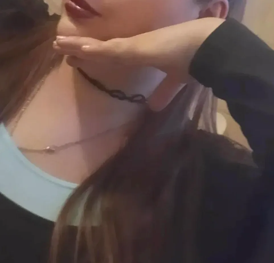 Amira, 28