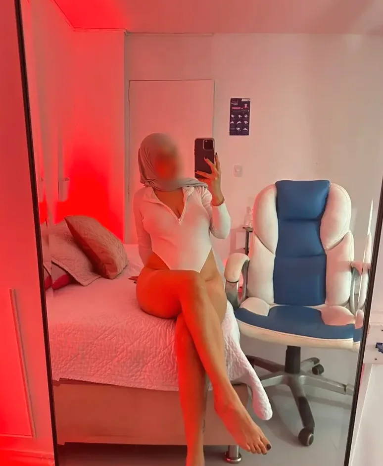 Jacqueline, 23