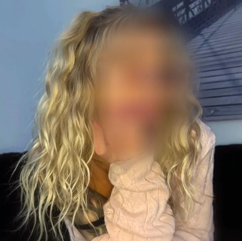 Lilly, 23