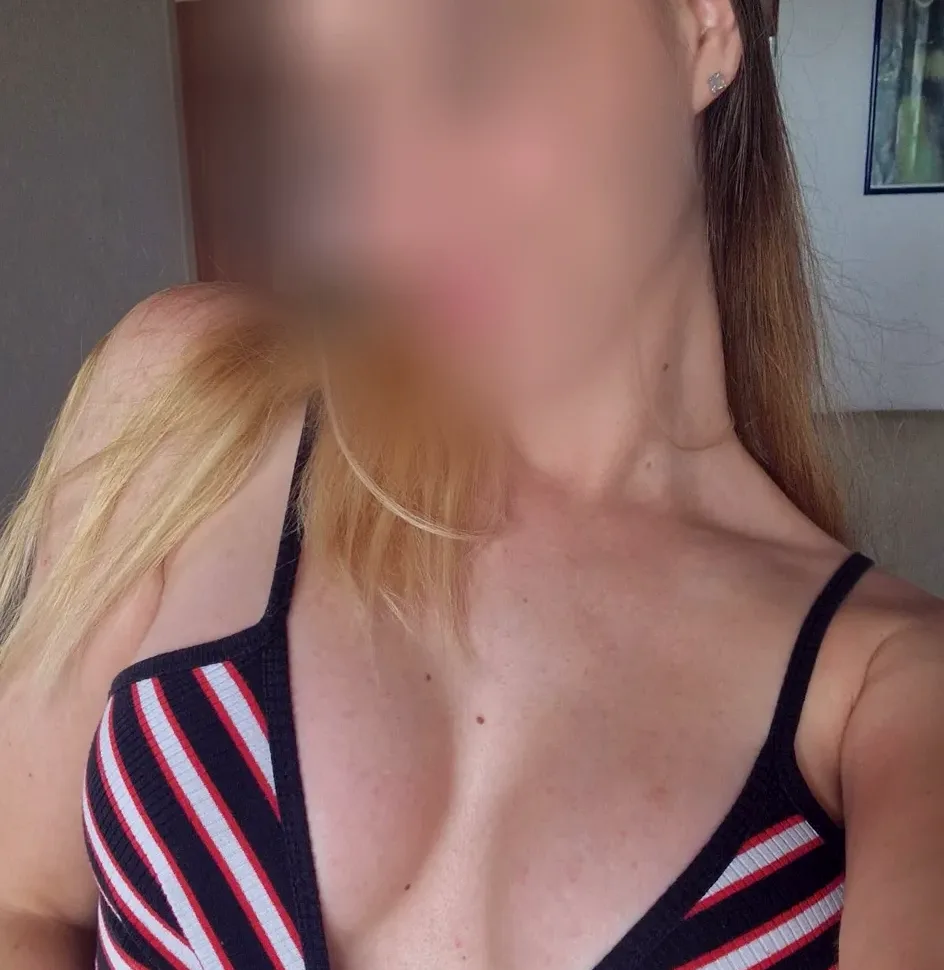 Melina, 24