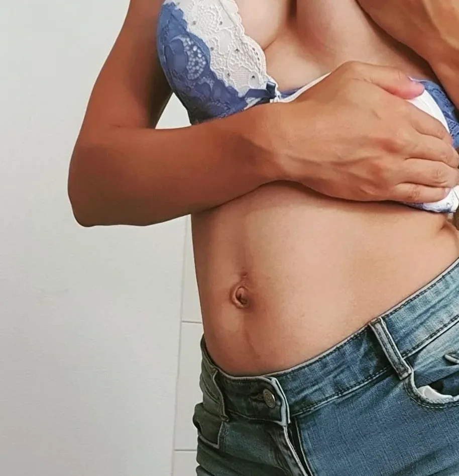 Nicole, 28