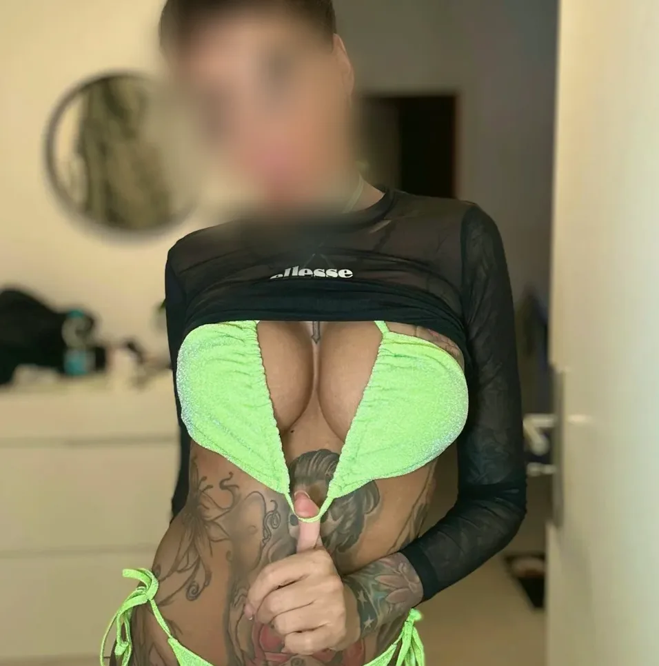 Nina, 37